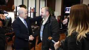  Başkan Akgün, Şenol'a verdiği iş bulma sözü tuttu