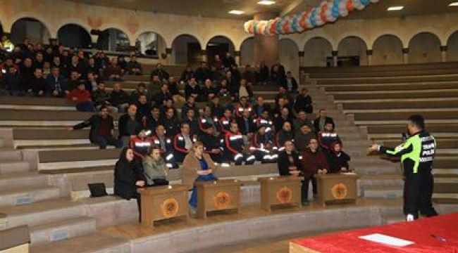 BELEDİYE SÜRÜCÜLERİ VE OPERATÖRLERİNE TRAFİK EĞİTİMİ