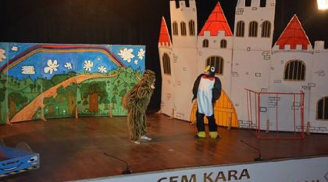 Çocuklar Hafta Sonunu Yine Tiyatroyla Geçirdi