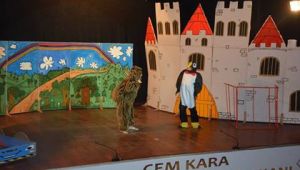 Çocuklar Hafta Sonunu Yine Tiyatroyla Geçirdi