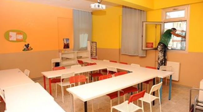 Çocuklar tatilde, okullar bakımda Çocuklar tatilde, okullar bakımda 