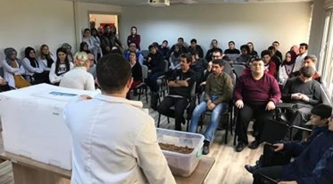 En özel müzeciler sınıfta arkeolojik kazı yaptı