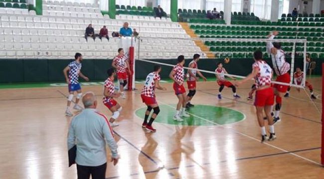 HBB ERKEK VOLEYBOL TAKIMI 18. HAFTAYI DA GALİP KAPATTI 