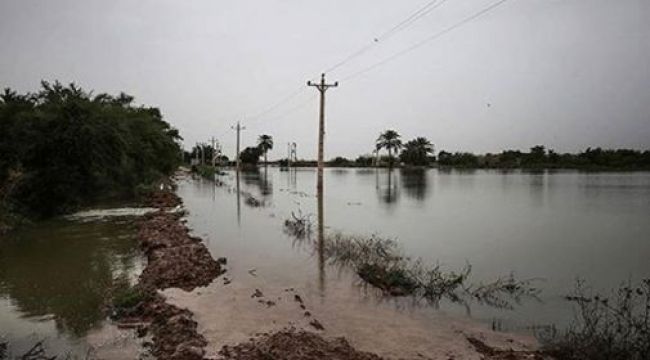 İran'da baraj kapaklarının açılmasıyla 300 köyü su bastı