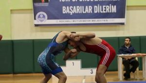 Kağıtsporlu minik güreşçiler turnuvada buluştu