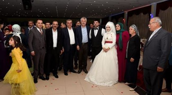 KARALAR DÜĞÜNE GİTTİ MİTİNGE DÖNÜŞTÜ