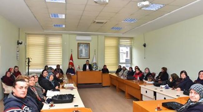 KARAMURAT VE KARAİĞDEMİR MAHALLESİ'NDE İKAMET EDEN HANIMLAR BELEDİYE BAŞKANI ULAŞ YURDAKUL'A ZİYARETTE BULUNDULAR