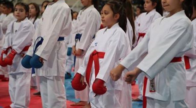 PAMUKKALE BELEDİYESİ'NDEN ANLAMLI TURNUVAYA DESTEK