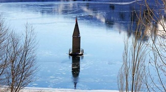Su seviyesi düşen barajda cami minaresi ortaya çıktı