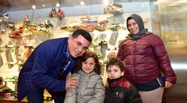 Tütüncü'den öğrencilere karne hediyesi 