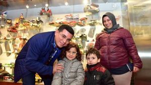 Tütüncü'den öğrencilere karne hediyesi 