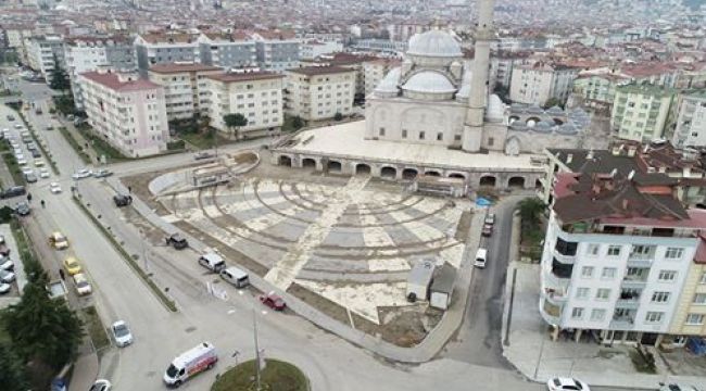 "ULU CAMİ MEYDAN VE OTOPARK PROJESİ"NDE ÇALIŞMALAR SÜRÜYOR