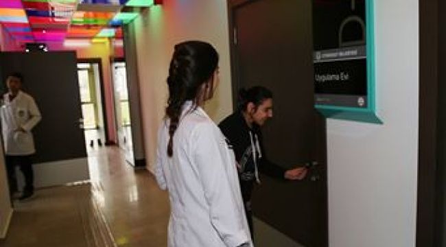 UYGULAMA EVİ'NDE ENGELSİZ YAŞAMA HAZIRLANIYORLAR