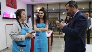 ALEV, BAŞKAN'A PUDİNG YAPTI!