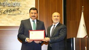 BAŞKAN AK'A TÜRK DÜNYASI ÜSTÜN HİZMET PLAKETİ