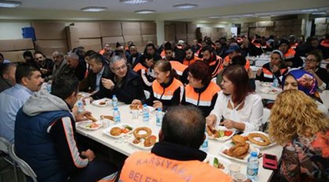 Başkan Akpınar işçilerle kucaklaştı Başkan Akpınar işçilerle kucaklaştı  "5 yıl boyunca onurumla hizmet ettim" 