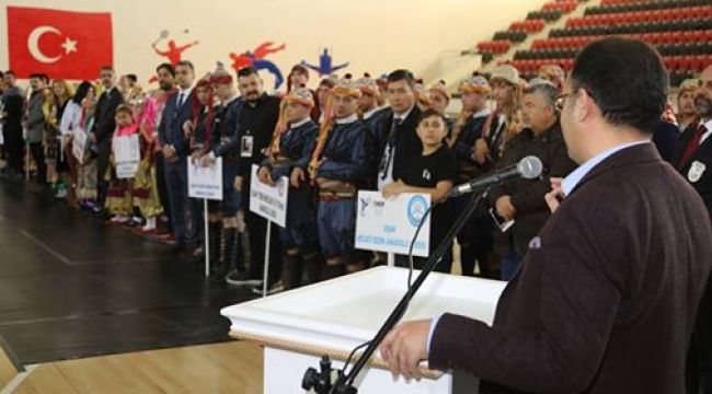 BAŞKAN CAHAN'A TÜRKİYE HALK OYUNLARI FEDERASYONU'NDAN TEŞEKKÜR PLAKETİ