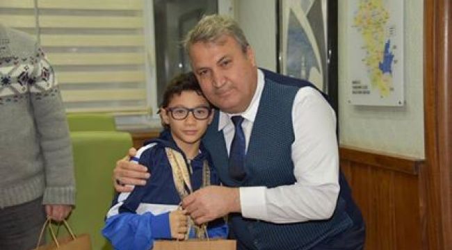 BAŞKAN ÇERÇİ ŞAMPİYON WUSHUCULARI AĞIRLADI