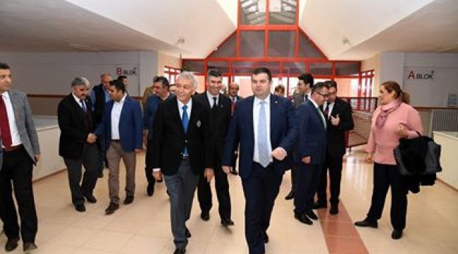 Başkan Günaydın, akademisyen ve gençlerle bir araya geldi