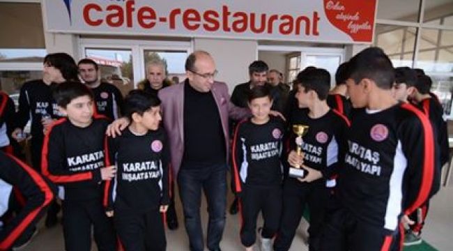 BAŞKAN MUSTAFA ÇÖL'DEN ŞAMPİYONLARA YEMEK