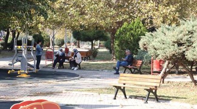 BAYRAKLI'NIN PARKLARINA YENİ OTURMA GRUPLARI