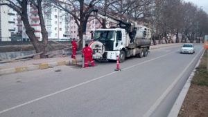Çankırı Belediyesi Atık Su Kolektör HatlarınıTemizliyor