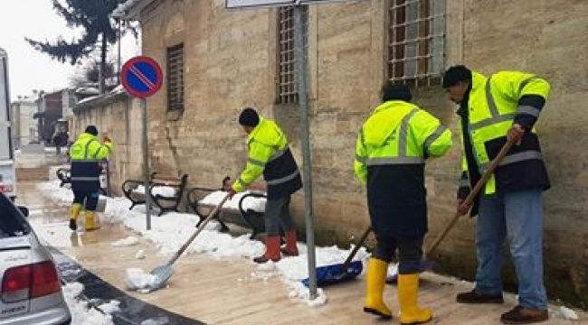 Çatalca Belediyesi Ekiplerinden Kar Temizliği Seferberliği