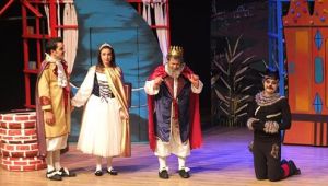 ÇOCUKLAR ÇİZMELİ KEDİ'Yİ ÇOK SEVDİ