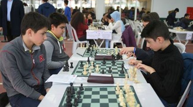 -	Dündar, Genç Satranççılara Moral Verdi