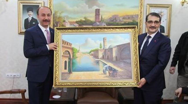  ENERJİ VE TABİİ KAYNAKLAR BAKANI ŞANLIURFA'DA ÇİFTÇİLERE MÜJDE VERDİ