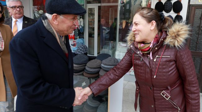 *İlçe sakinlerinden Yaşar'a yoğun ilgi