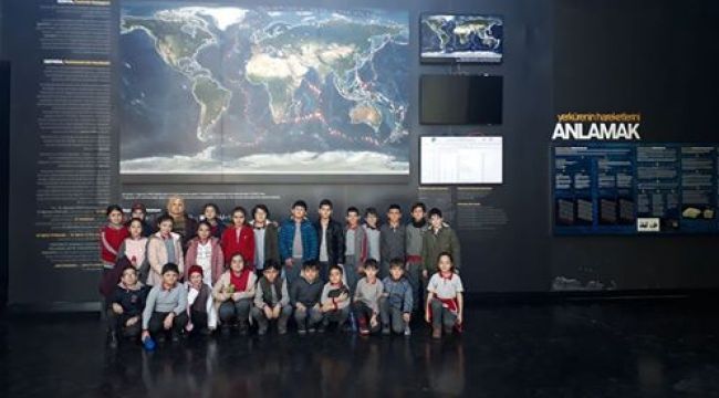  İZMİT DEPREM MÜZESİ ÖĞRENCİLERİ BİLİNÇLENDİRMEYE DEVAM EDİYOR