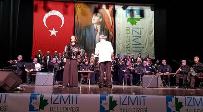 İZMİT'TE TÜRK HALK MÜZİĞİ KONSERİNE BÜYÜK İLGİ DOĞAN, SEVGİYLE KALIN, SANATLA KALIN, HOŞÇAKALIN 