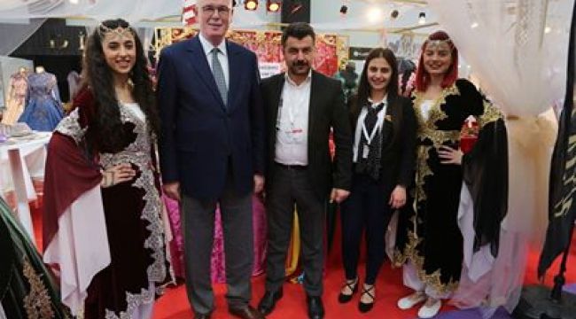 Kazım Kurt fuarda nikâh kıydı 