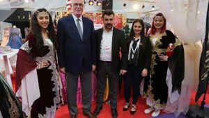 Kazım Kurt fuarda nikâh kıydı 