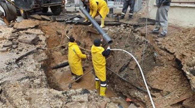 KIRIKHAN'DAKİ ASBESTLİ BORULARDA ONARIM SÜRÜYOR