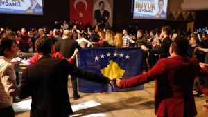 KOSOVA' NIN BAĞIMSIZLIĞINA GÖRKEMLİ KUTLAMA