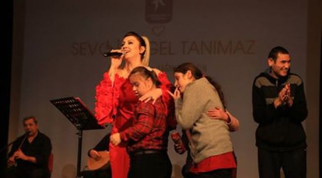 KÜÇÜKÇEKMECE'DE SEVGİ ENGEL TANIMADI