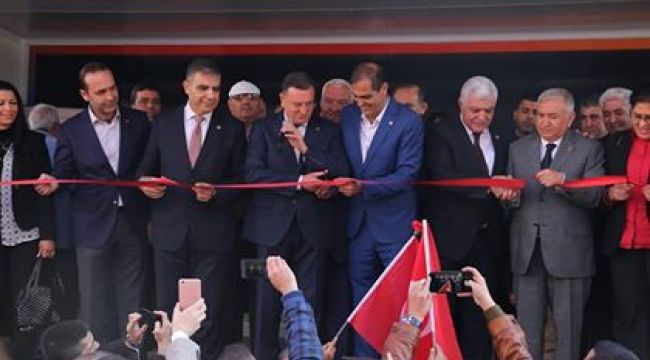 KUMLU BAŞKAN SAVAŞ'A SARILDI