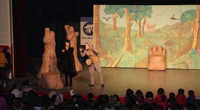 "LA FONTEN ORMAN MAHKEMESİNDE" ÇOCUKLARLA BULUŞTU