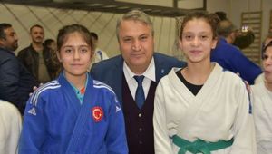 MADALYALARINI BAŞKAN ÇERÇİ'DEN ALDILAR 