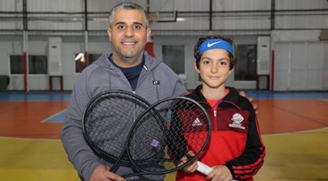 MİLLİ TENİSÇİDEN BAŞKAN SAVAŞ'A TEŞEKKÜR 