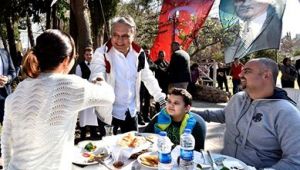 Muratpaşa Belediye Başkanı Ümit Uysal, apartman görevlileri ile buluştu