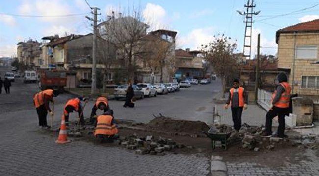 NEVŞEHİR BELEDİYESİ EKİPLERİ YOL BAKIM VE TAMİR ÇALIŞMALARINI SÜRDÜRÜYOR