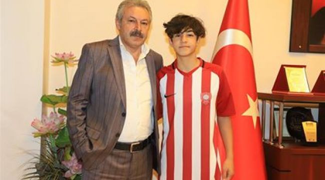 NEVŞEHİR BELEDİYESPOR ALT YAPISINDA YETİŞEN EFEKANKARAYAZI ,U-14 MİLLİ TAKIM KAMPINA DAVET EDİLDİ