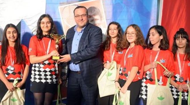 -	Öğrencilerden Şah Mat