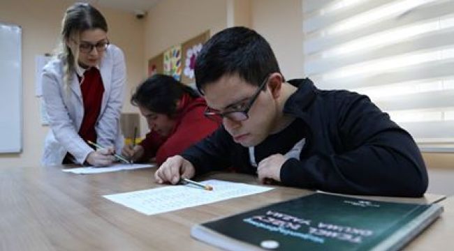 Özel öğrenciler okuma yazma öğrendi