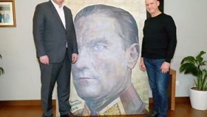 RESSAM BAŞAR'DAN TAŞDELEN'E ANLAMLI HEDİYE