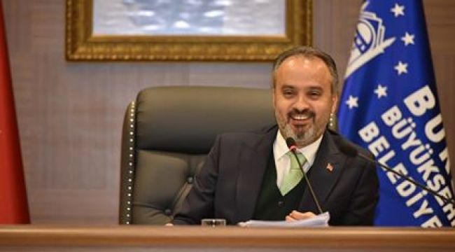 Ruhsat mağdurlarına Büyükşehir'den su jesti