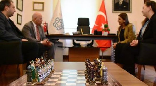 Satranç Federasyonu Başkanı Tülay Başkan Eşkinat'ı ziyaret etti